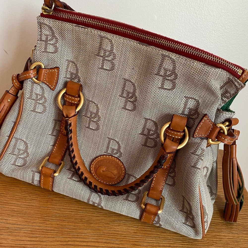 Women’s Dooney And Bourke handbag